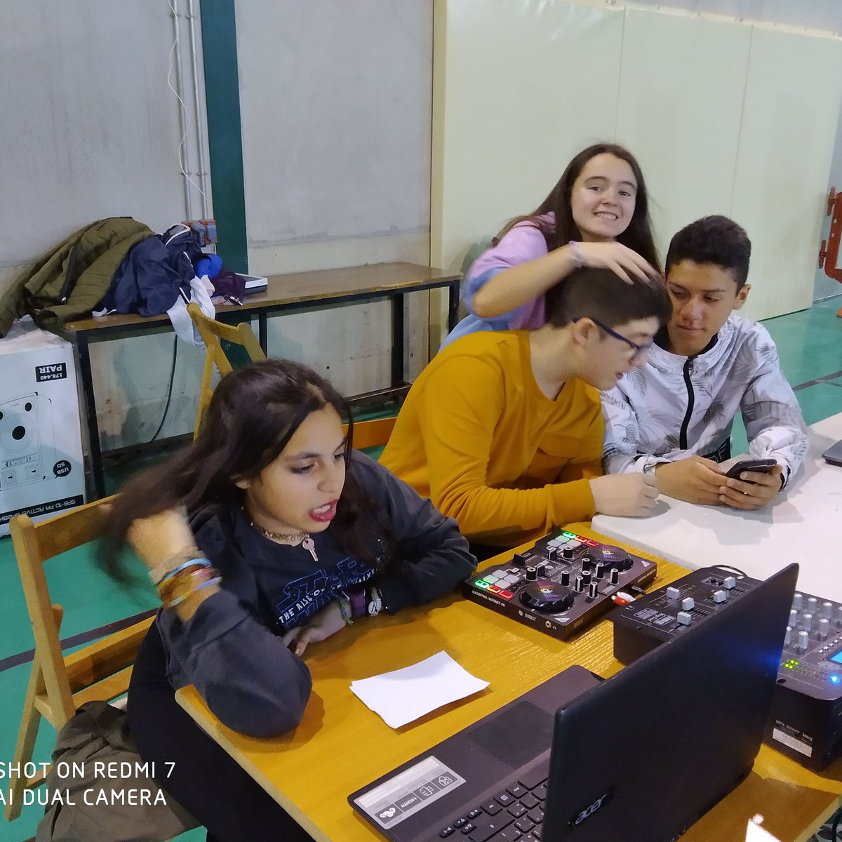 xfinsbdo's tweet photo. Los Djs del xfin nos alegran la tarde,  ¿vienes y nos pinchas los mejores temazos? https://t.co/gyict7lgDR