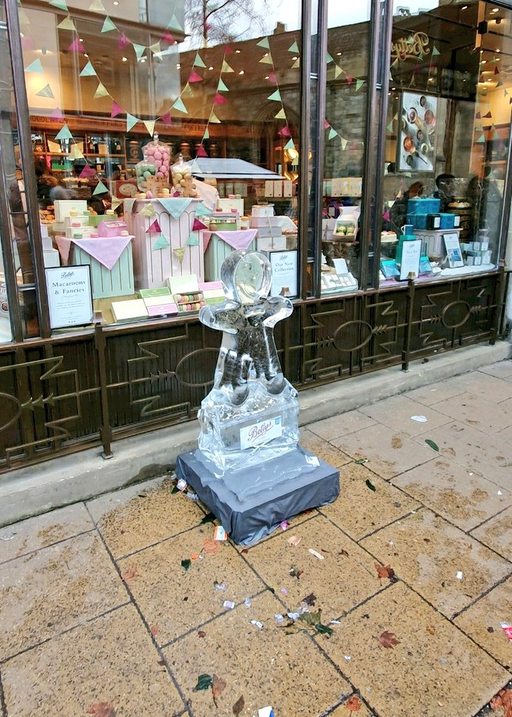 We've had a fun afternoon completing the #YorkIceTrail20 <a href="/VisitYork/">✨ Visit York ✨</a>! It's on all this weekend (1-2 February) but start early before it melts away... ❄❄❄ #ArtTrail

yorkmix.com/york-ice-trail…