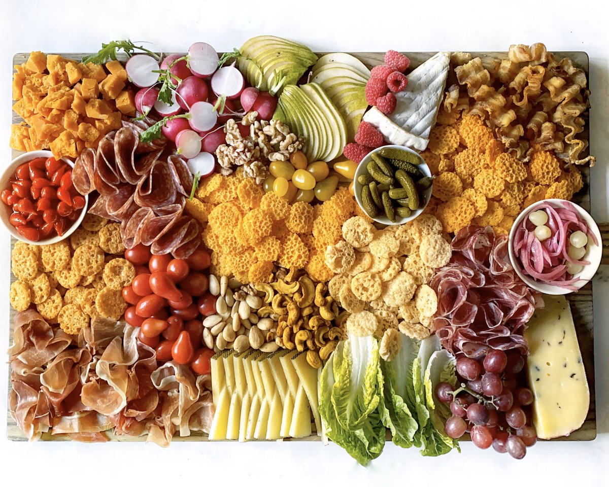 thedelicious's tweet photo. KETO-ish board for your GameDayBoard, in case a #fryboard is too carbolicious for your lifestyle https://t.co/ba6v1hDw0j