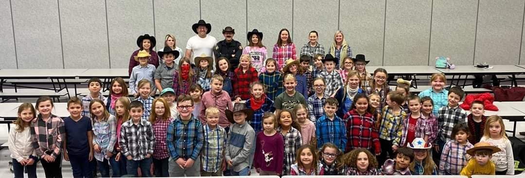 lh_officers's tweet photo. Fun times last week at Hocking Hills Elementary. #srowallace #lhsdsro https://t.co/6PyxU556tP
