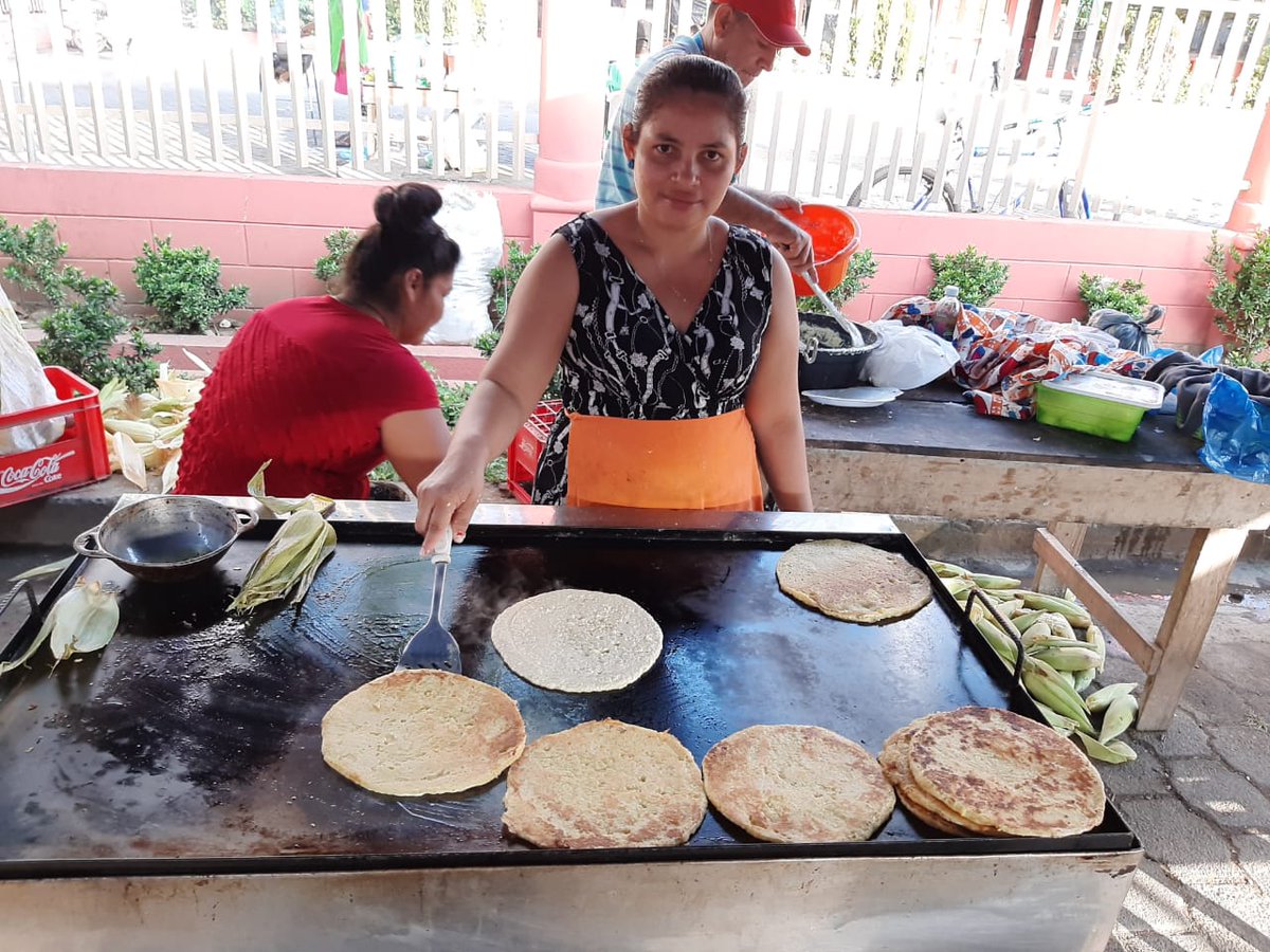 MinEmpren's tweet photo. #MujeresPorLaVida
Destacando la participación de la mujer Nicaragüense en la economía familiar, comercializando una variedad de productos frescos, de la mano directa de nuestras productoras y emprendedoras https://t.co/bJNFTCJoVE