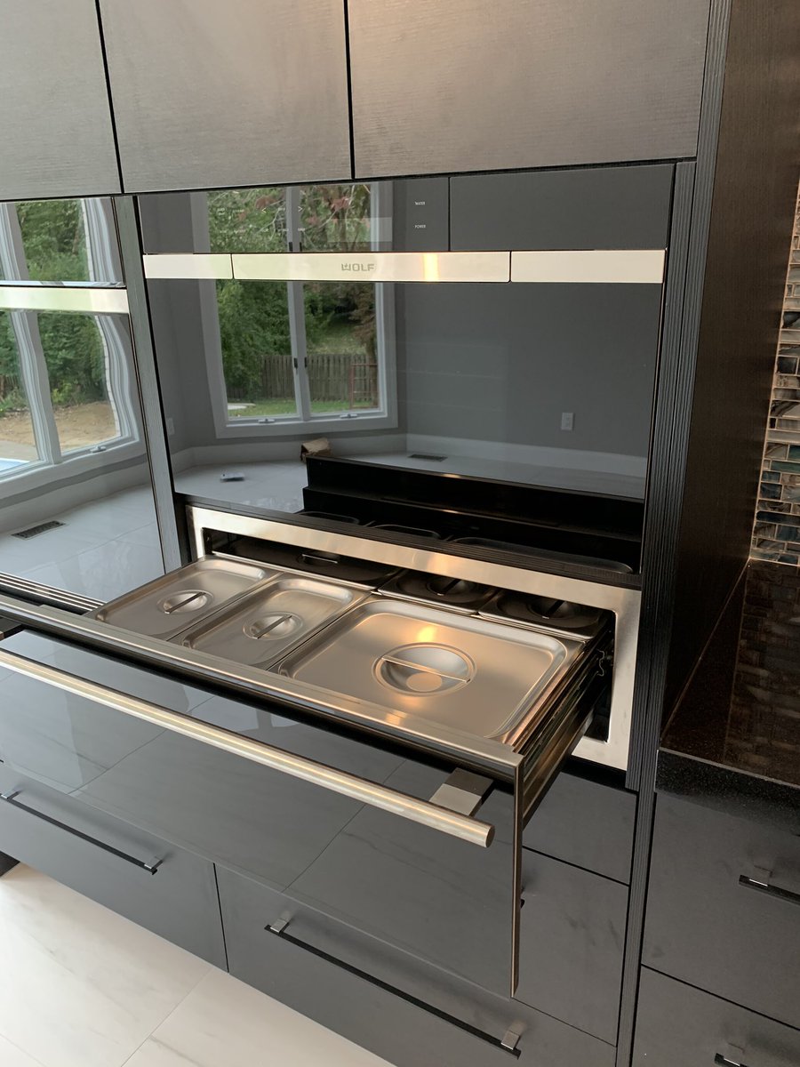 dobieg3's tweet photo. Black is Back! @acdc @bridgewoodcab1 @ventahood_co  @subzerowolf .   Bridgewood textured BLACK cabintery doors mixed with BLACK metal doors with BLACK mirror, did I mention Absolute BLACK tops, with this unbelievable matte custom hood https://t.co/AKyQXPPPvo