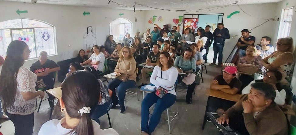 Region_3EdoMex's tweet photo. Felicitamos a la Mujeres Ceneopistas de los municipios de Texcoco, Tezoyuca, Chinconcuac y Atenco, por trabajar en favor de quienes más lo necesitan. #CNOP #Edomex 
 ¡Ceneopistas trabajando en favor de las causas sociales! #FelizSabado @_sandramendez @AlejandraDMV @PRI_EDOMEX https://t.co/eVYfgDEppn