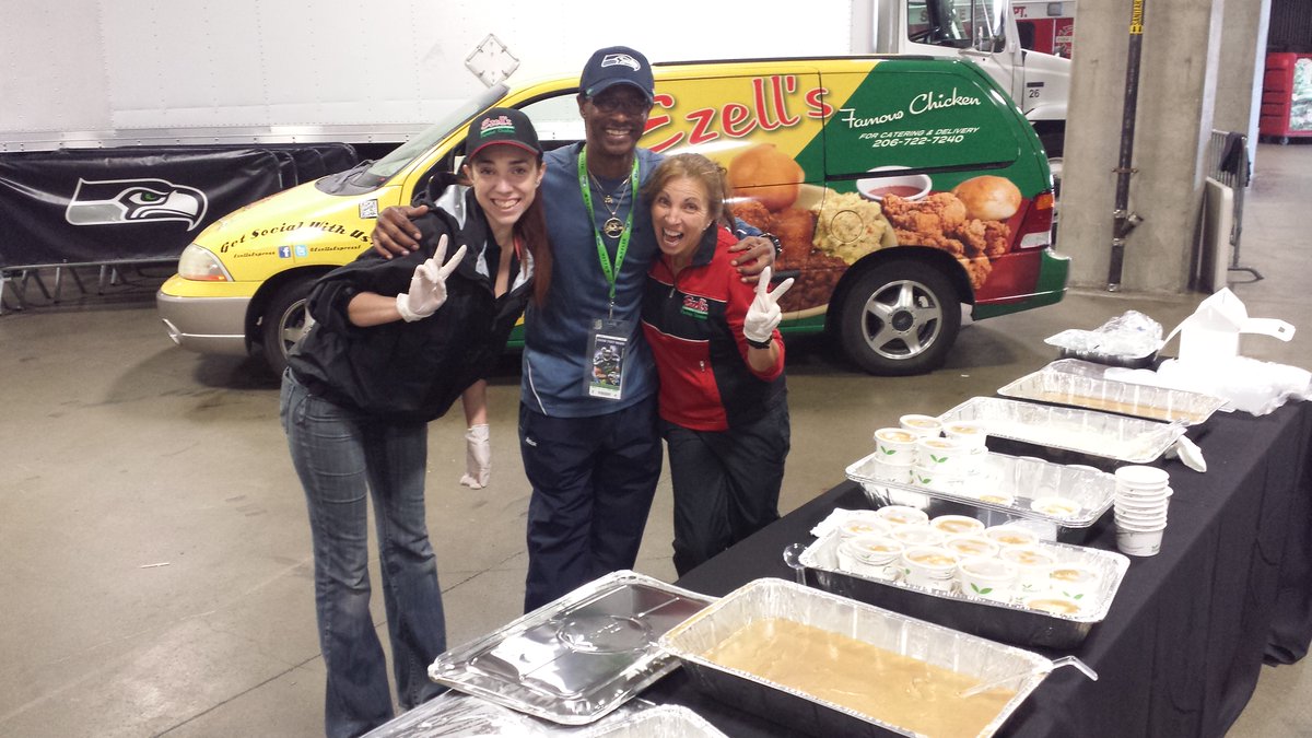 Ezells_Chicken's tweet photo. Ezell’s Famous Chicken spices up your Super Bowl party! Order ahead and make sure you’re Good and ready. 🏈🍗
#FamouslyGood #TheGoodChicken #HomeMadeGoodness #SuperBowl #SuperBowl54 https://t.co/b3LMDSJAvE