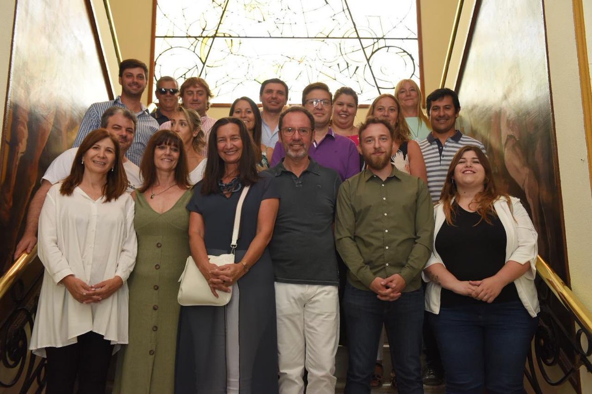 fotermin's tweet photo. Visitamos la Municipalidad de Carlos Casares junto al intendente @wtorchio y las diputadas provinciales @MicaOlivetto, @ValeriaArata, @NSalbitano y @guzzoviviana. @FrenteTodos_PBA https://t.co/XzwHVHVxpP