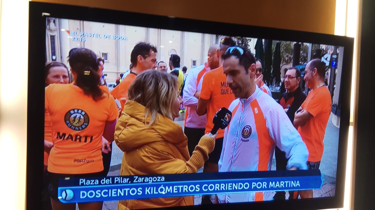 BRZgza's tweet photo. Hoy hemos acompañado a #martinaesmiangel el la salida de la Plaza del Pilar, rumbo a Teruel en el #retosolidario a relevos para dar a conocer el #sindromedeangelman
#beerrunners #muchomasquecorrer #comunidadBR https://t.co/TTEm7OUCek