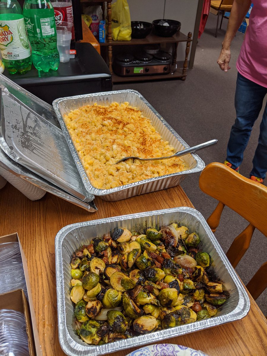 Pat_Peters's tweet photo. Just in case you need a reason to canvas in CB, free brussle sprouts and Mac and cheese courtesy of one of our canvassers!! #Warren2020 #GOTC https://t.co/vCmnyKFgFH