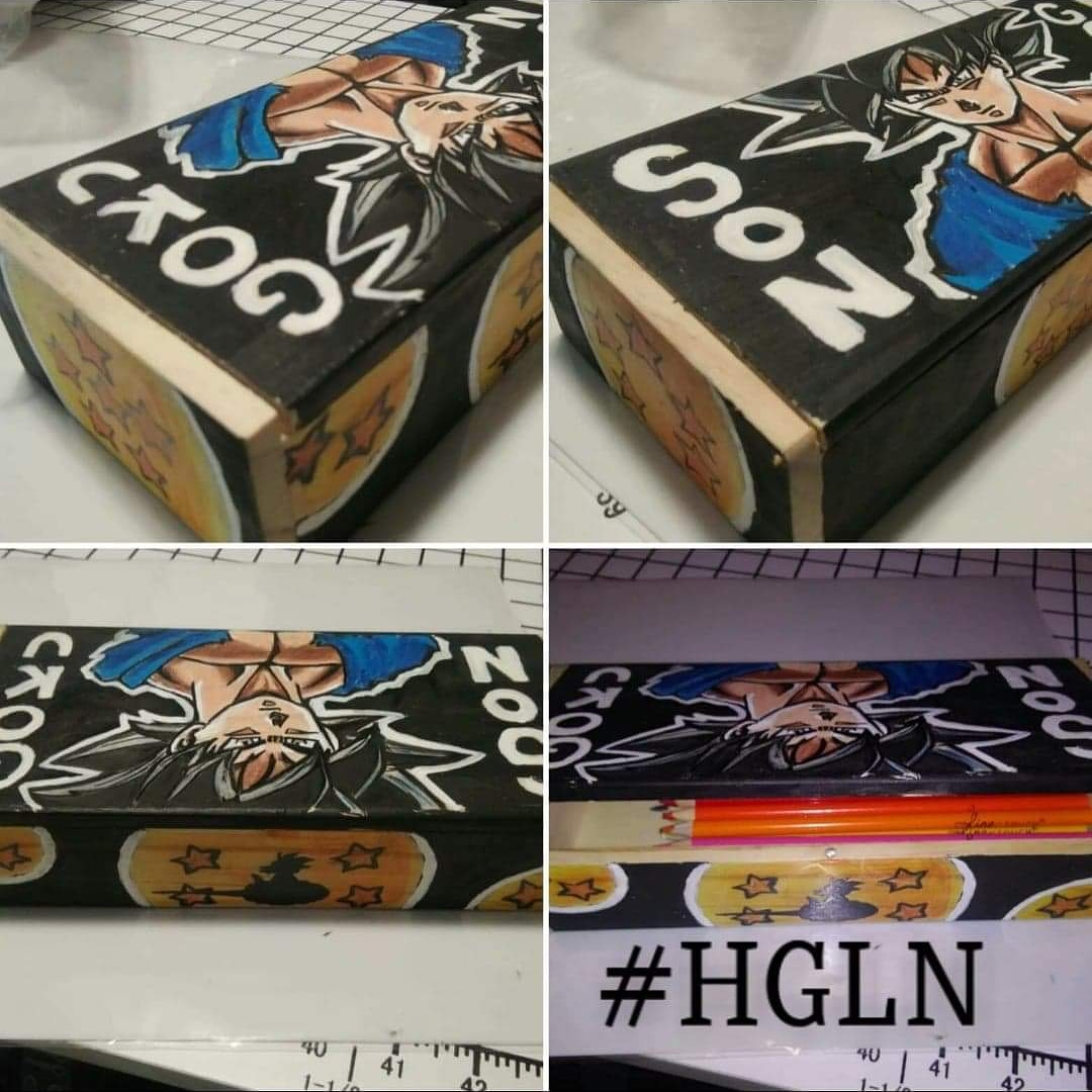 H_G_L_N's tweet photo. β€ Son Goku Pencil Box.
Luna-
#HGLN #DBZ #dragonballz #DBS #dragonballsuper #dragonball #songoku #pencilbox #paintmarkers #handdrawn #kakarot #gokudrawing #Goku #art #Painting #dicebox #diceboxes #supersaiyan #dragonballgt #dbgt #anime #otaku #manga #DB #customboxes #animeart https://t.co/czB35qhNf0