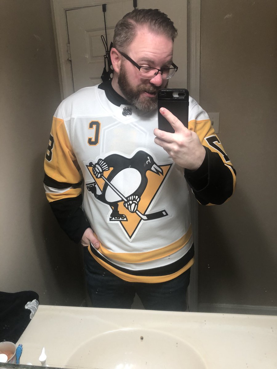 PGH2MD15's tweet image. Weekend apparel in the DC area. 🐐 #LetsGoPens  #PITvsWAS