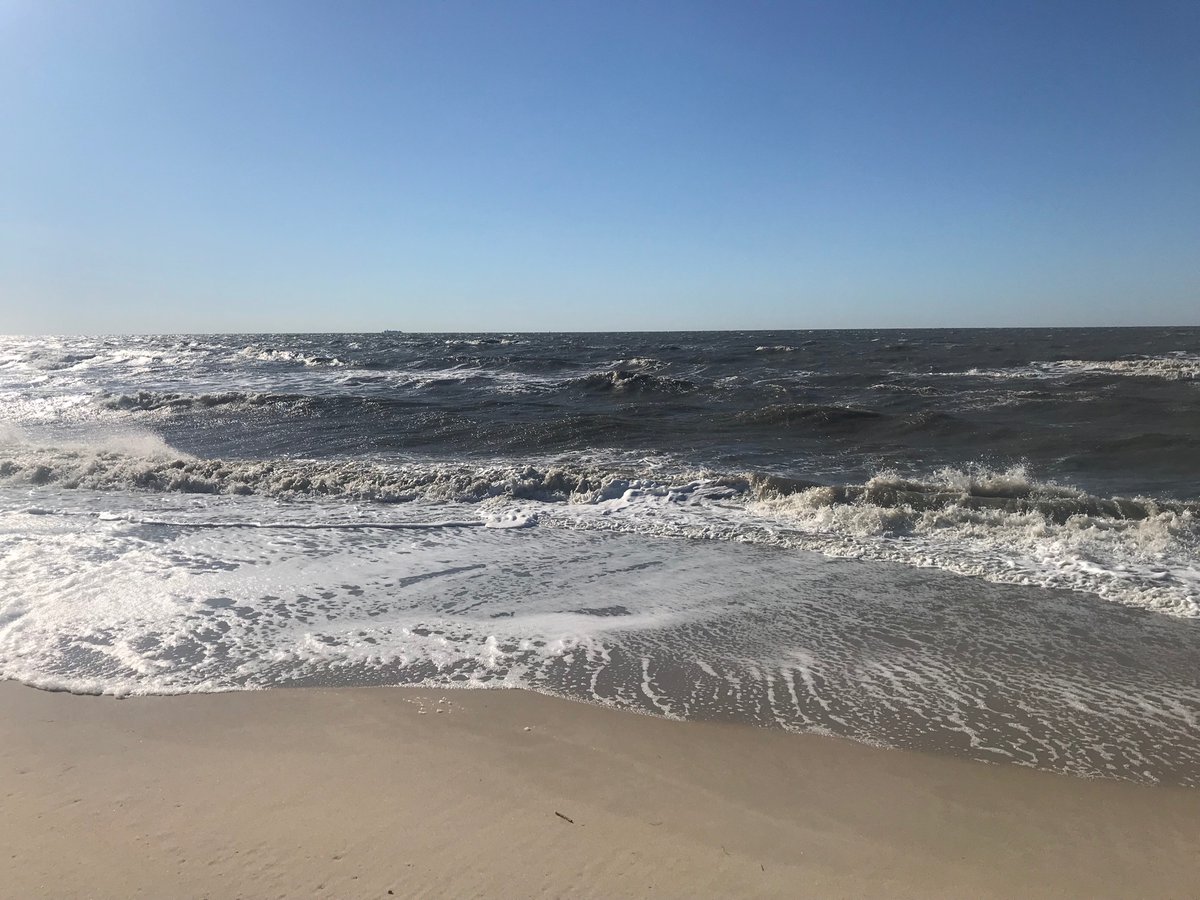 Chris_Dreamer44's tweet photo. Chilly but my happy place is by the ocean😎 Love where I live...#2places https://t.co/EjagzTsry4