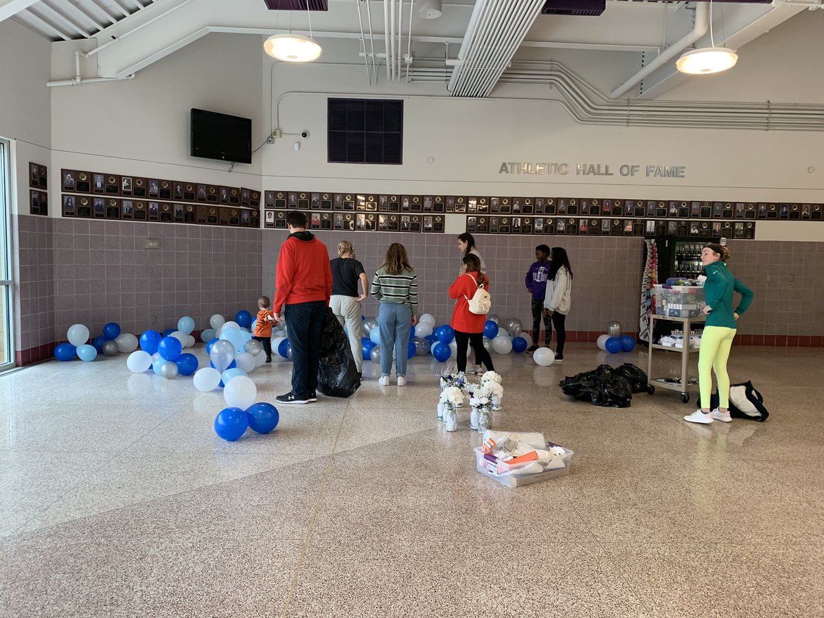 JrClassPHSC's tweet photo. Winter Dance Prep! Join us TONIGHT for our Winter Dance Fundraiser from 7-10 at PHSC! Tickets can be purchased at the door! ❄️💙 #WinterDance2020 #JuniorClass #Fundraiser #PickCentral #PHSC #PLSDProud https://t.co/833qR4QXrv