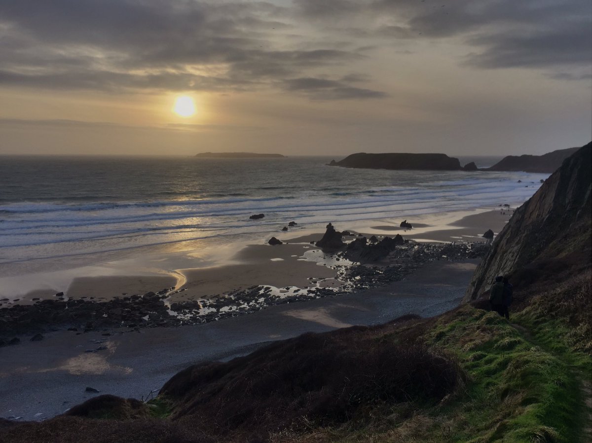 Late afternoon sun on glorious #MarloesSands @ruthwignall <a href="/itvcoastcountry/">ITV Coast & Country</a>