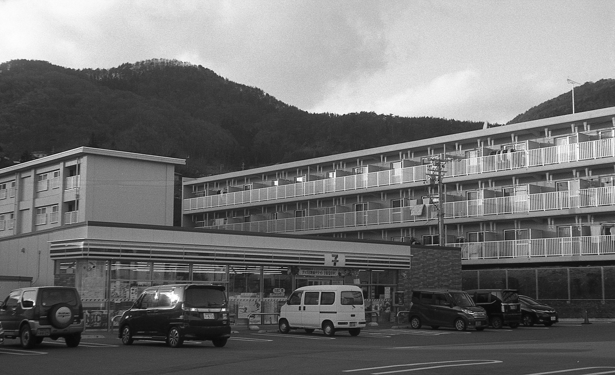 IIIc + FED 50/3.5 + Ilford FP4+
久々にモノクロ、やっぱり楽しいな… 