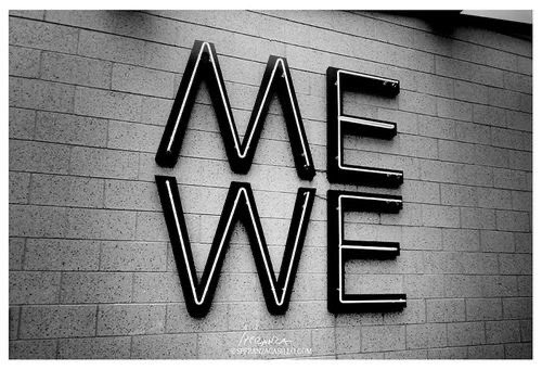 HarlemHandbook's tweet photo. “Give Us a Poem,” was created in 2007 by #GlennLigon. The artist was inspired by a short poem from Muhammad Ali’s speech at @Harvard in 1975. The verse, “Me, we” shows a connection between individuals and their community.
#StudioMuseumInHarlem #Art #Poem #BlackHistoryMonth2020 https://t.co/j9u2pUgDgO