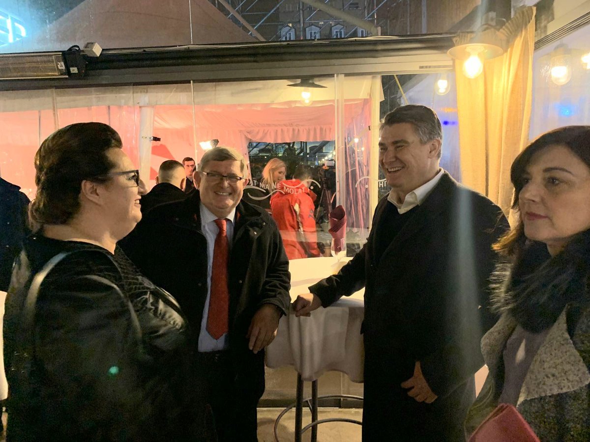 Drago mi je da smo Sanja i ja večeras u Rijeci, u Europskoj prijestolnici kulture. Bogati program i vrhunski umjetnici pokazuju najbolje od kulturne baštine Rijeke i Hrvatske. ZM