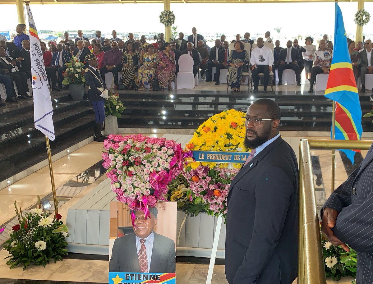 1) Il m’est difficile de passer le 1er février, sans exprimé une pensée à notre cher camarade, éternellement ETWM, d’heureuse mémoire. Il était 17h passé de quelques minutes d’un certain premier février de l’an 2017, quand tout s’est arrêté.