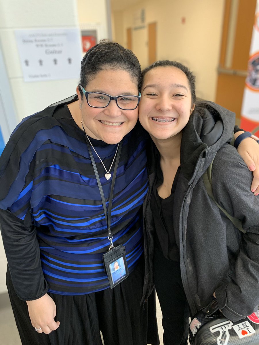 MaddyKidAuthor's tweet photo. Grabbing my yearly pic with @musicdiva7727. Thanks for everything you do for us! @MusicAACPS @SRHSMusicBoostr @SRSeahawksaacps #AACPSAwesome https://t.co/BH9mV2gZjg