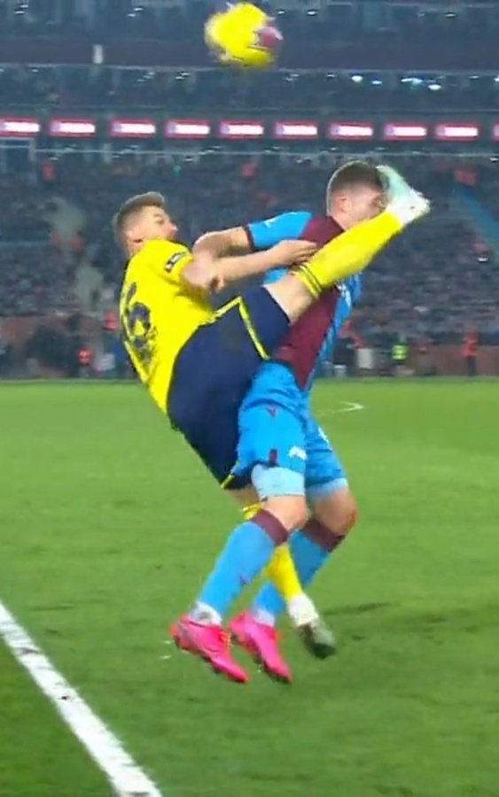 Alın bunu hakem diye ağlayan fenerlilerin gözüne sokun..