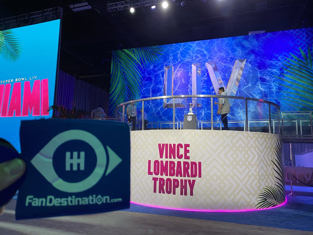 destination_fan's tweet photo. Checking out the Vince Lombardi Trophy. #fandestination #SuperBowlLIV https://t.co/pUoqi5br3L