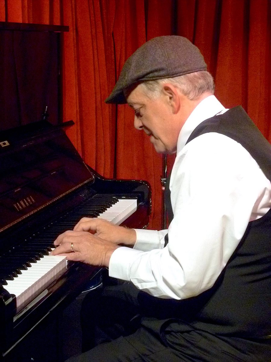 TheScalicis's tweet photo. A rare performance with Dad behind the 🎹 at @bullsheadsw13 during our 2015 London tour. 

He has always been a guitar man, but occasionally you will find him dabbling in something else. I've always admired how quickly he can pick up a new instrument!

#fatherdaughter #jazz https://t.co/v7j7GLYRGy