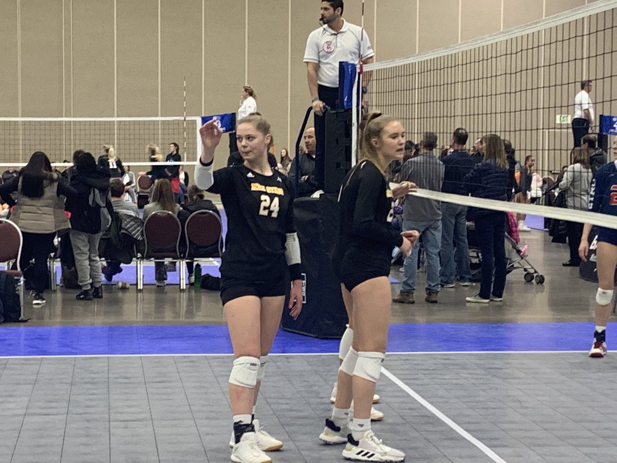 Katie Winkler of <a href="/stingvb1988/">Milwaukee Sting 🏐</a> 17 Gold coming out of the middle out of serve receive running a 2 ball is so fun to watch, it’s automatic. The lefty hammer!