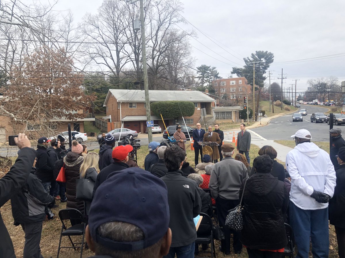 Gary_AtLarge's tweet image. Brandon T. Todd getting it done and making it happen at the 16th Street Circle ground breaking. #LongTimeComing #Ward4Proud✅