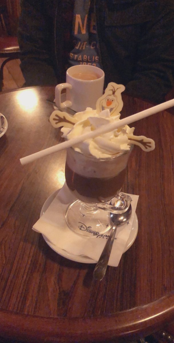 CeciLetGreg's tweet photo. Petit choc’olaf au Davy croquette ranch - Disneyland https://t.co/GH4kGyx4ak