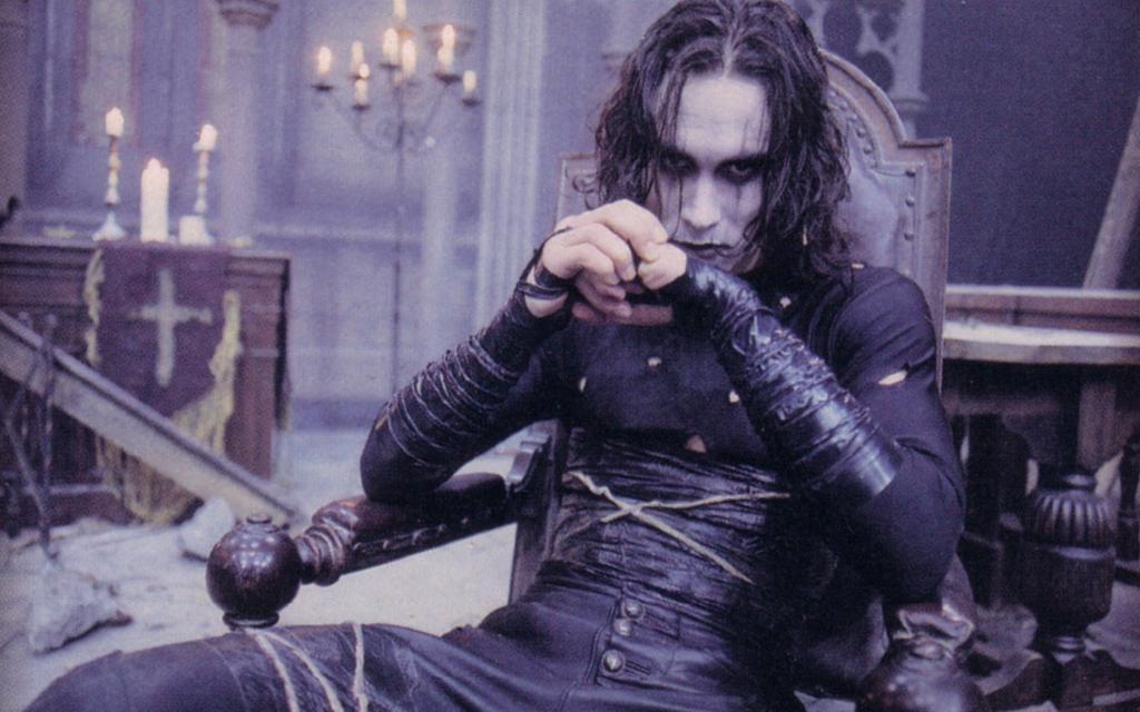 The late Brandon Lee was born on this day in 1965. He tragically died at the age of 28 in an on-set accident while making The Crow (1994) #BrandonLee