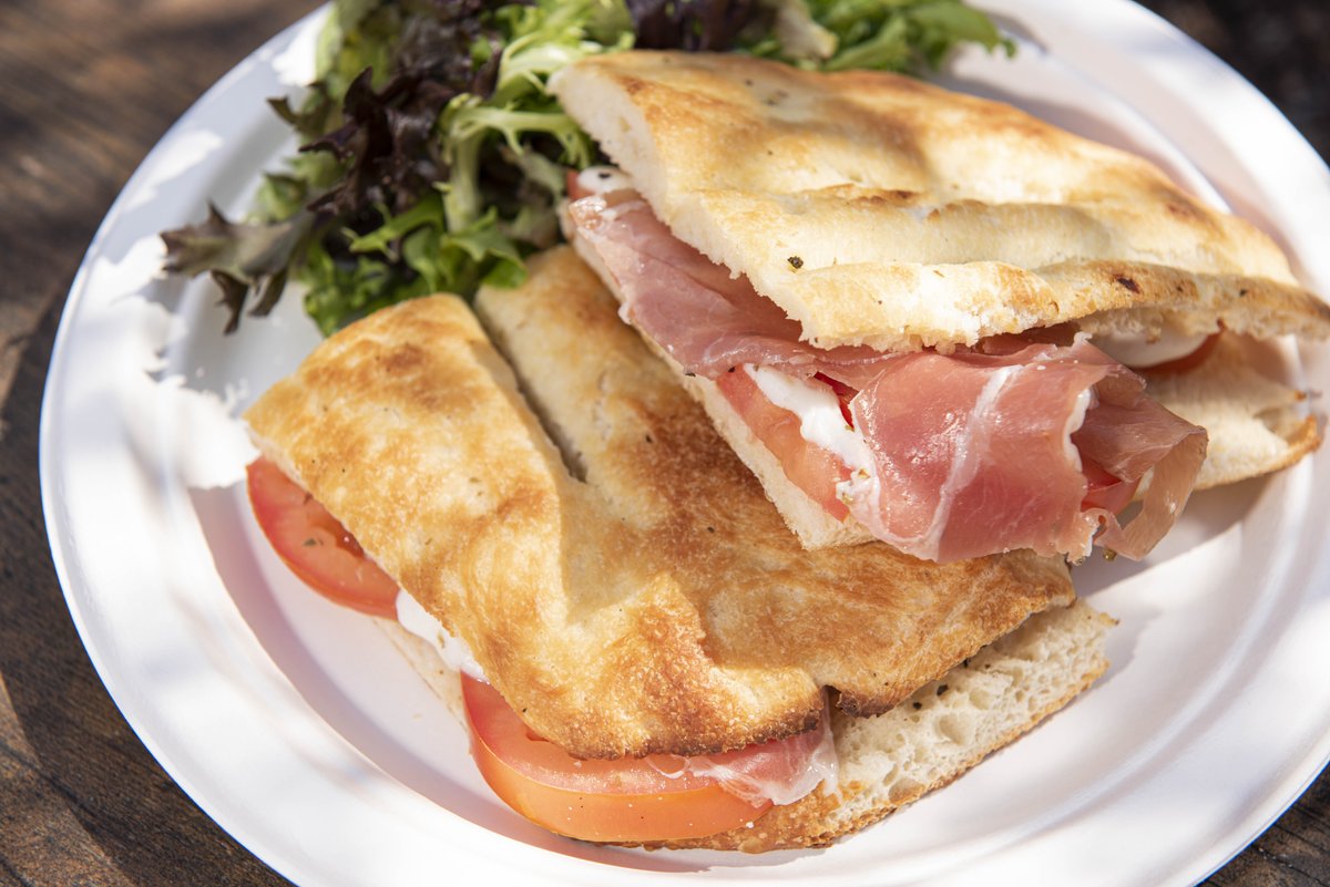 LandinisPizza's tweet photo. Life is like a sandwich, you have to fill it with the best ingredients🍞🍗🥑 https://t.co/Ogrz5GL9up