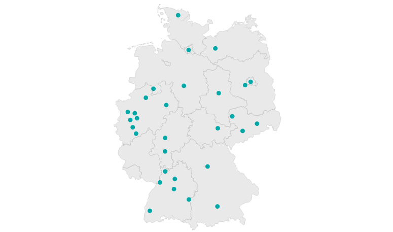 Grauer Umriss von Deutschland mit türkisen Punkten, wo Code-for-Labs sind.