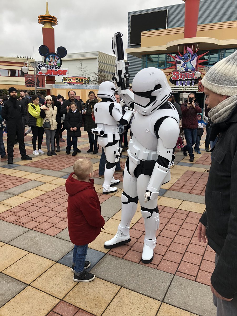 CeciLetGreg's tweet photo. Célébration Star Wars a Disneyland #legendedelaforce #WaltDisneyStudios #StarWars https://t.co/AX5fKxRmrg