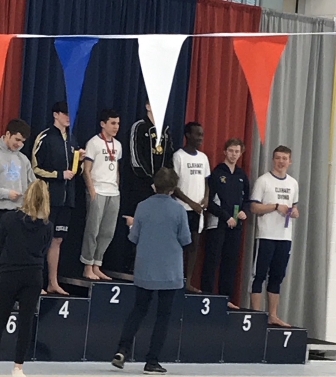 Congratulations to our divers on their  strong showing at NIC today! <a href="/NickHardy7/">Nick Hardy</a> 2nd place, <a href="/HenryGatzemeyer/">henry gatzemeyer</a> 3rd and @carter_hazzard 7th. All 3 guys on the podium!💦💙 @echs_sports