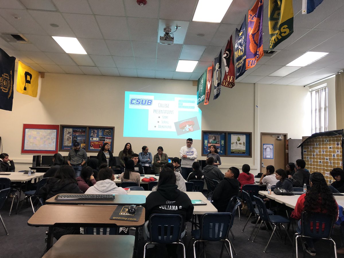 PenaMom2004's tweet photo. KHSD Migrant College Going Academy #5: I’m deeply proud of these KHSD Migrant students for their commitment to learning about college writing and preparedness.@KHSD_Official #MigrantProgram #education https://t.co/lq0yJn5d38