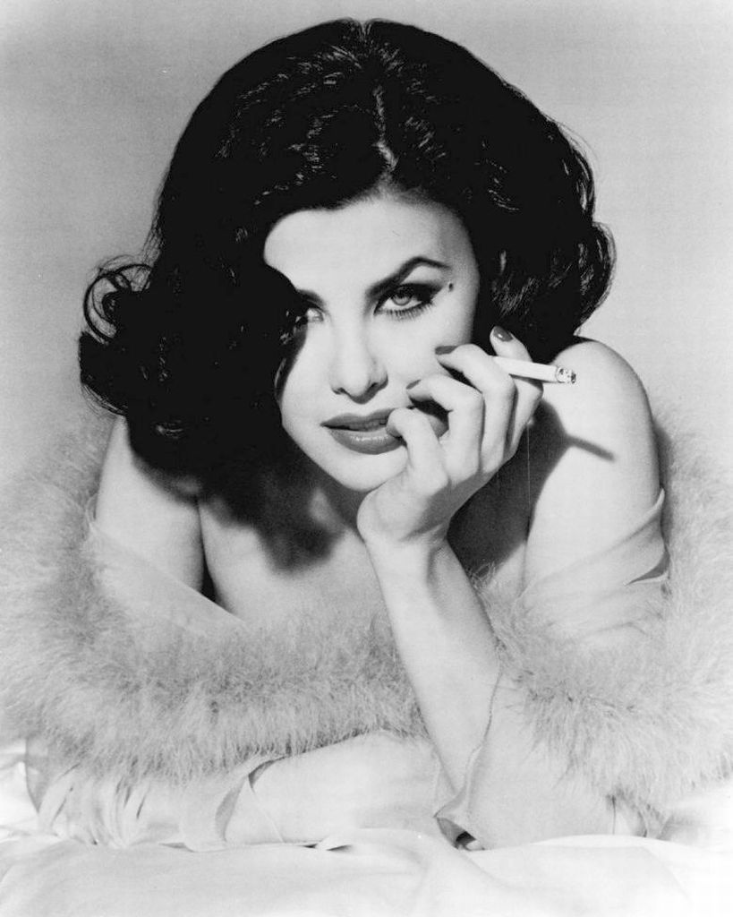 Happy Birthday to Sherilyn Fenn who turns 55 today! 