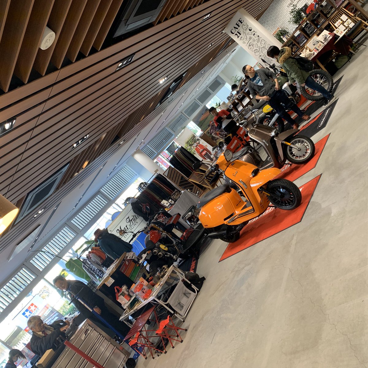 ryo_book's tweet photo. 本日までネッツトヨタ神戸ネッツテラス夙川様にてイタリアンバイクの試乗会!バイクはどれでも乗れます!マックスフリッツ神戸様、スナップオン様ともに本日限りの特別セールますので是非!
#ネッツトヨタ神戸 #Smotorcycle #SygnHouse #Fantic #Lambretta #MaxFritzKobe #Snap_on #likeawind https://t.co/RrRuA2j6kg