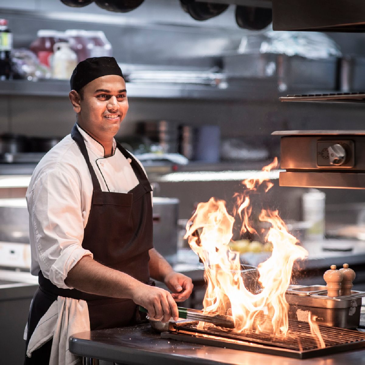 LLHCareers's tweet photo. We are looking for a talented and passionate Sous Chef -Banqueting Larder that would like to join our Kitchen team and be part of the AA Hotel of the year 2019 winner.

Join us now!  https://t.co/ZzDzQX9tWt

#thelandmarklondon #careers #opportunities #luxuryhotels https://t.co/552WyOvXnl