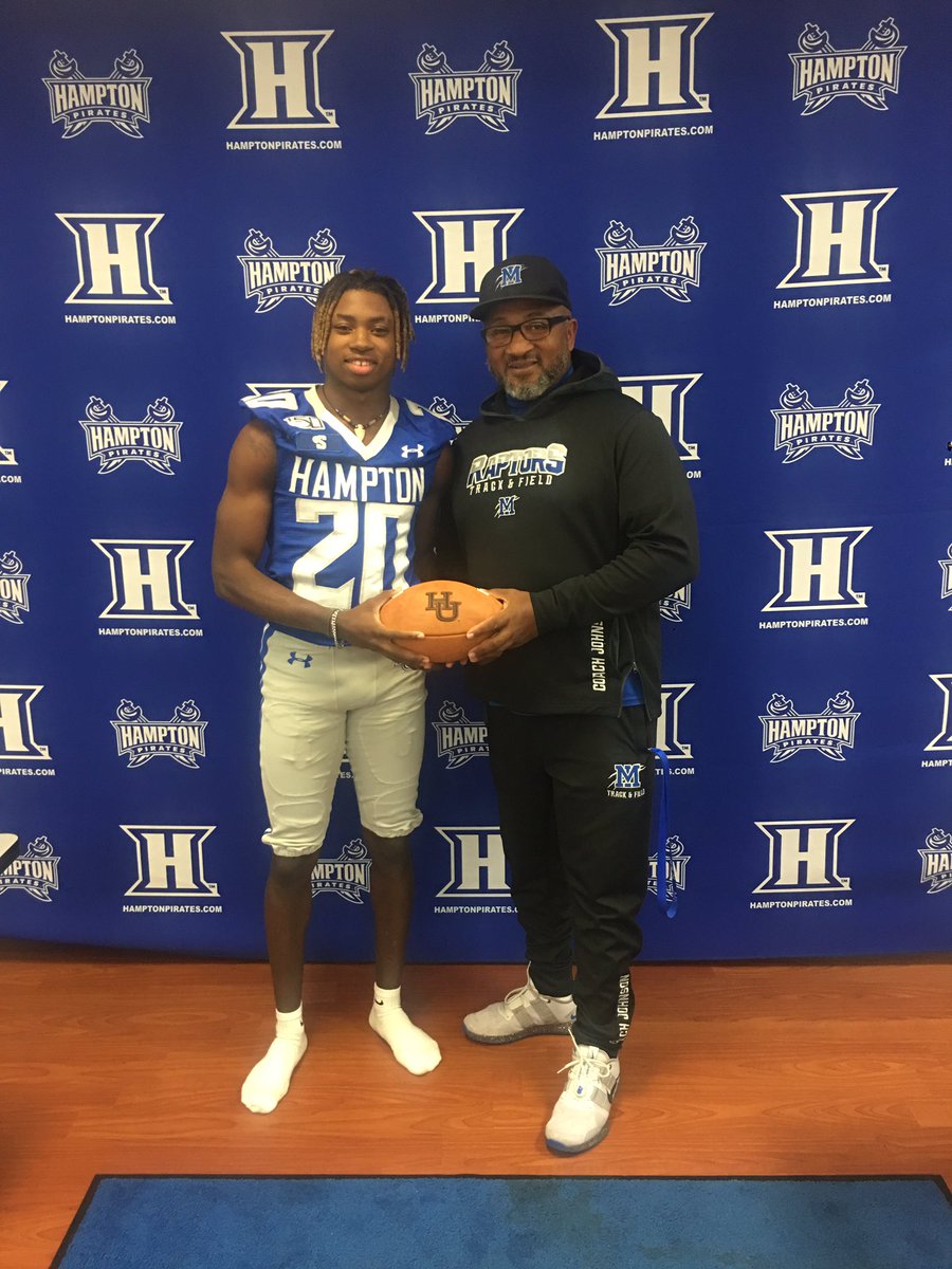 djohnson_1420's tweet photo. Great visit with @HamptonFootball today⚔️⚔️⚔️  #GoPirates https://t.co/GYg8YafGXg