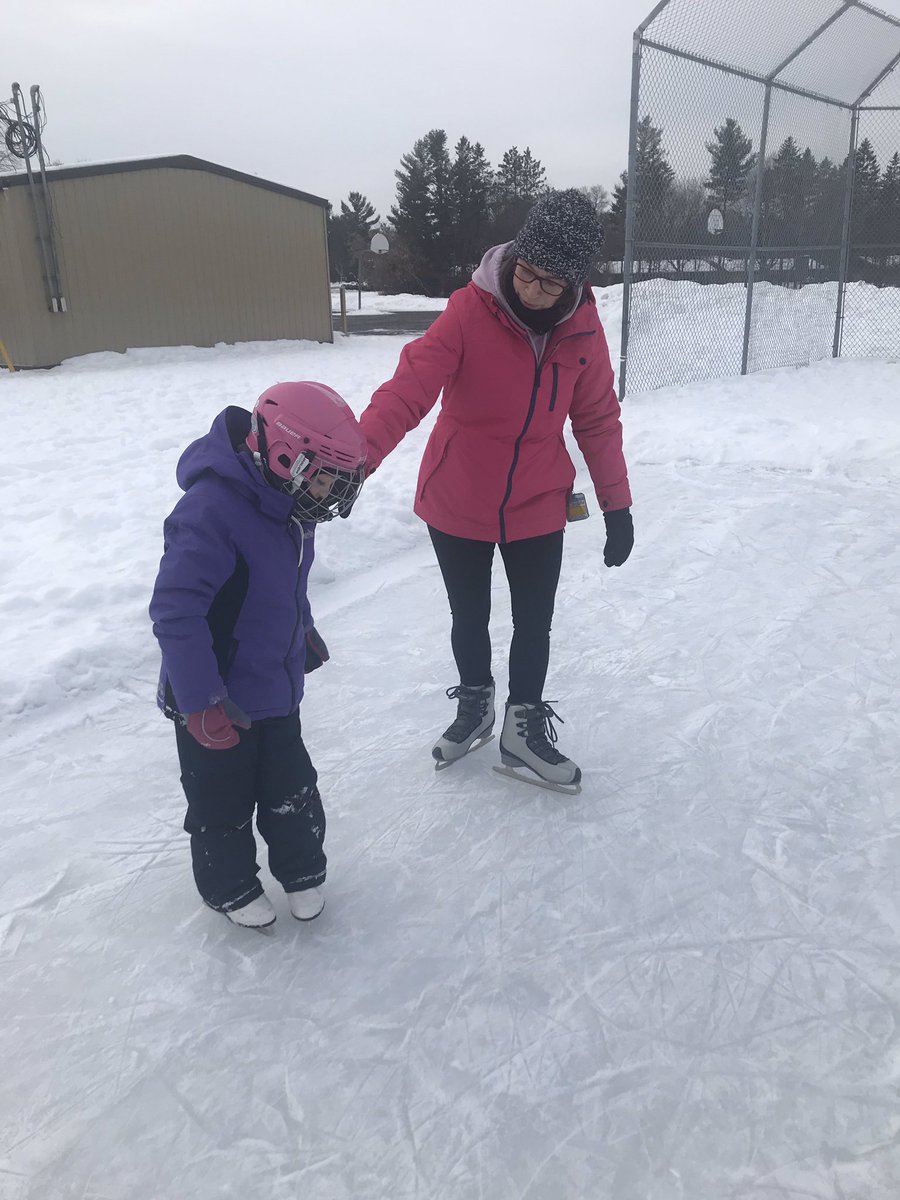 carolynlascelle's tweet photo. Great afternoon skating with family #embracewinter @wowfit_ca https://t.co/yhoq52hqGk