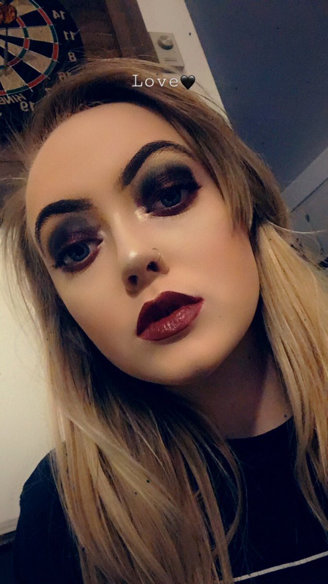 LockremMakenna's tweet photo. Finally got a chance to use my @PalayeRoyale  palette 🖤🥀 @EmersonBarrett @RemingtonLeith @SebastianDanzig definitely wearing this to the concert! https://t.co/Avr7wVsogl