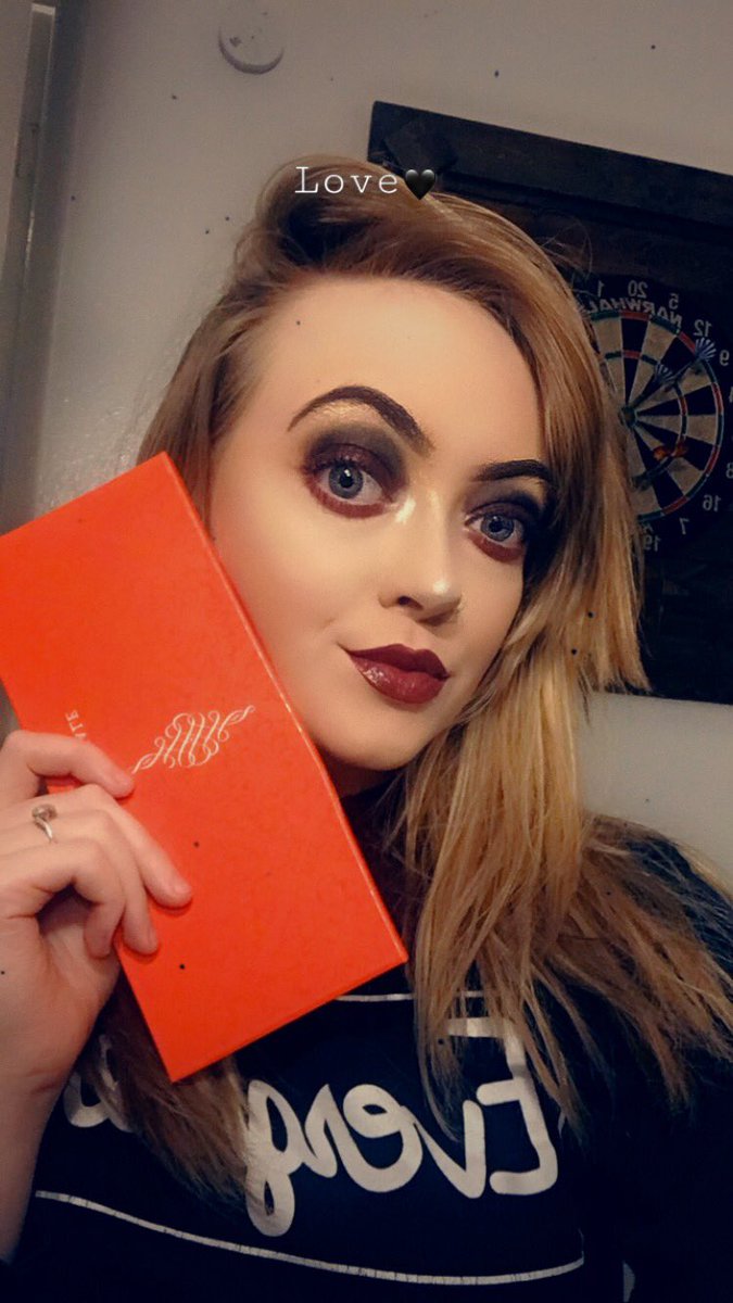 LockremMakenna's tweet photo. Finally got a chance to use my @PalayeRoyale  palette 🖤🥀 @EmersonBarrett @RemingtonLeith @SebastianDanzig definitely wearing this to the concert! https://t.co/Avr7wVsogl