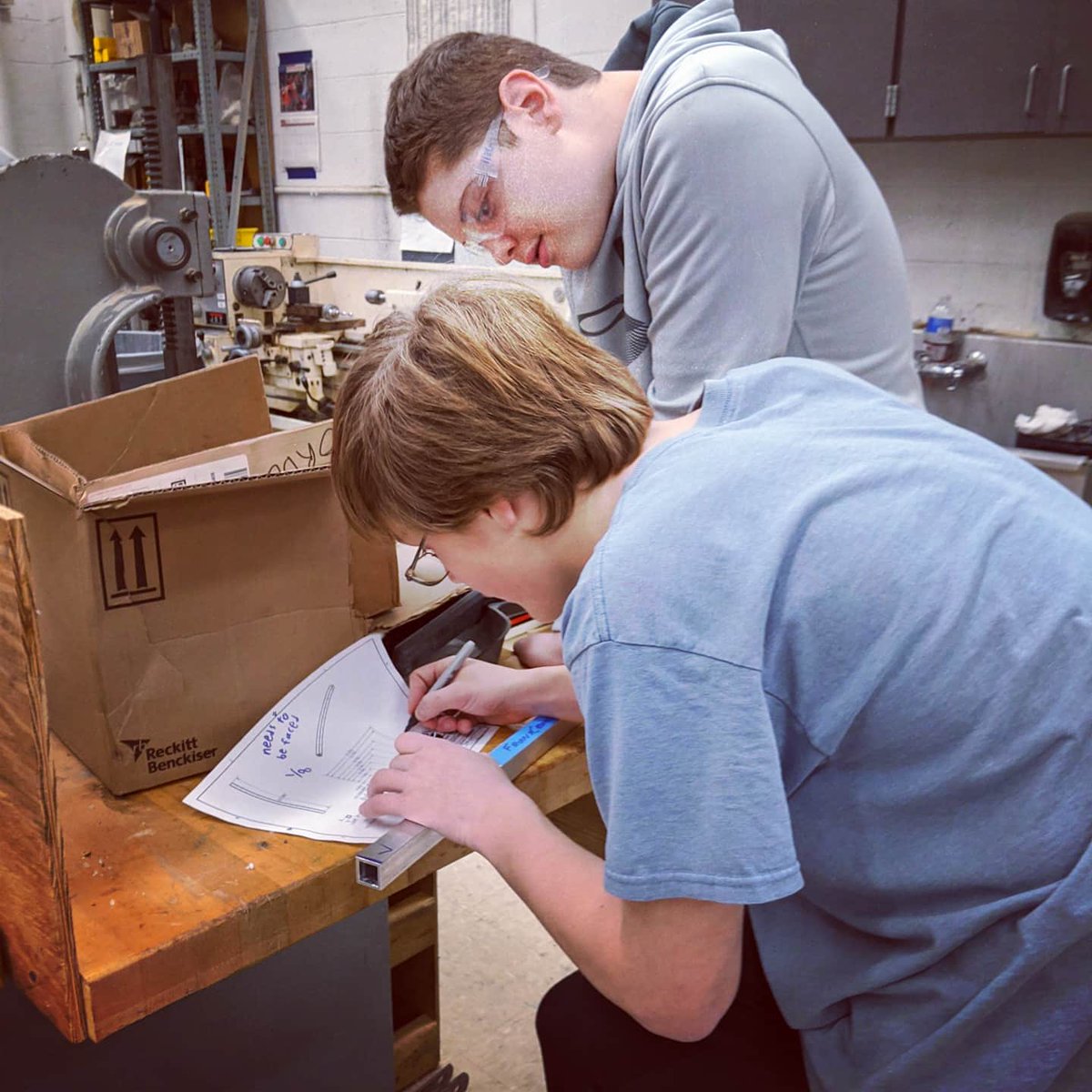 FRCSparX1126's tweet photo. Another productive Saturday!! π€π€ #makingparts #makingbuttons #makingprogress #FRCteam #frc1126 #onewebster #mentors #students #workinghard @WCSDProud @superwebstercsd @FRCTeams https://t.co/YLRYmi3ykI