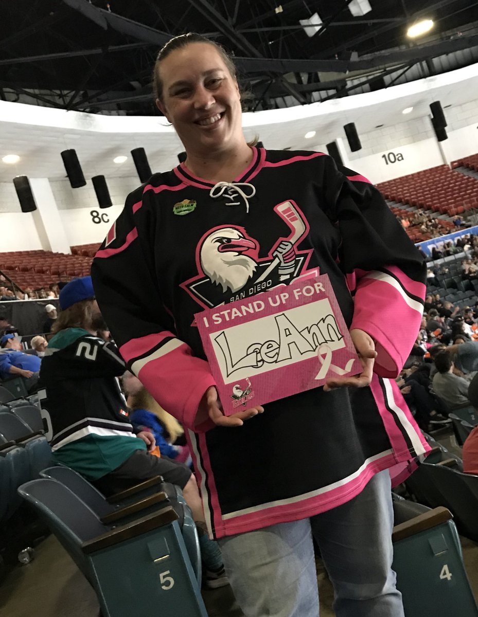 serendipityagua's tweet photo. #gullslive #sdgullslive @SDGullsAHL I stand for my best friend! I may not be (distance) close but I am cheering for you in your battle and I hope you know you are never alone. #cancersucks #istandforLeeAnn https://t.co/xufVZom98z