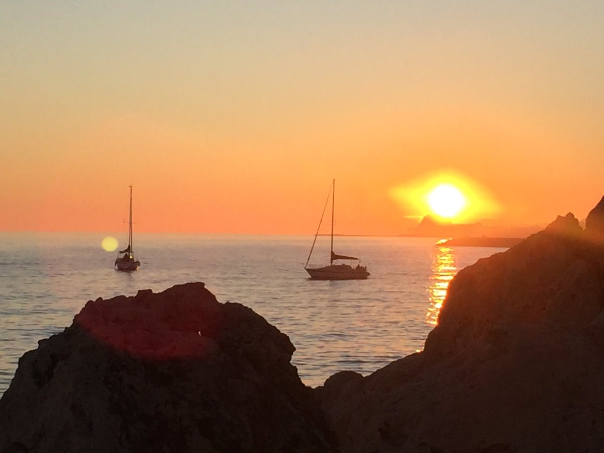 DebtFreeGuys's tweet photo. Took a bottle of wine over to the cliffs at Balmins to read and watch the sunset. #nofilter #whatsthatdot #geoliberated #debtfree #husbandentreprenurs #gaytravel #digitalnomads #queermoney #LGBTQ #wunderlust #livefabulouslynotfabulouslybroke #husbandsofinstagram #sitges https://t.co/HobSyOr9hL