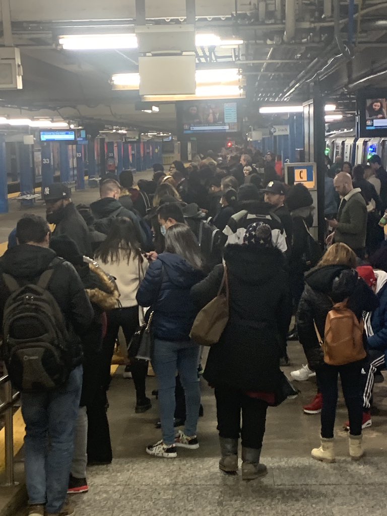 mgbfit's tweet photo. @PATHTrain Current situation at 33rd...unbelievable! #pathfail https://t.co/YrlT8tgmJS