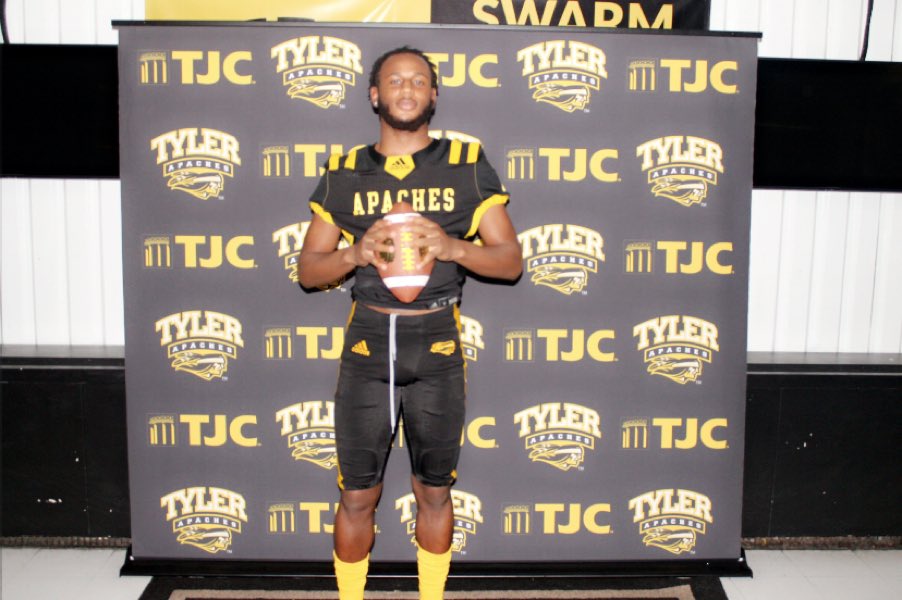 officialkoby_7's tweet photo. 110% committed 🖊✅@Coach_Wiz91 @coachgordon1 @Coach_T_Rocco @JuCoFootballACE @JUCOFFrenzy #TJC #Apachenation ⚫️🔶⚫️🔶 https://t.co/BhRmG6UBtJ