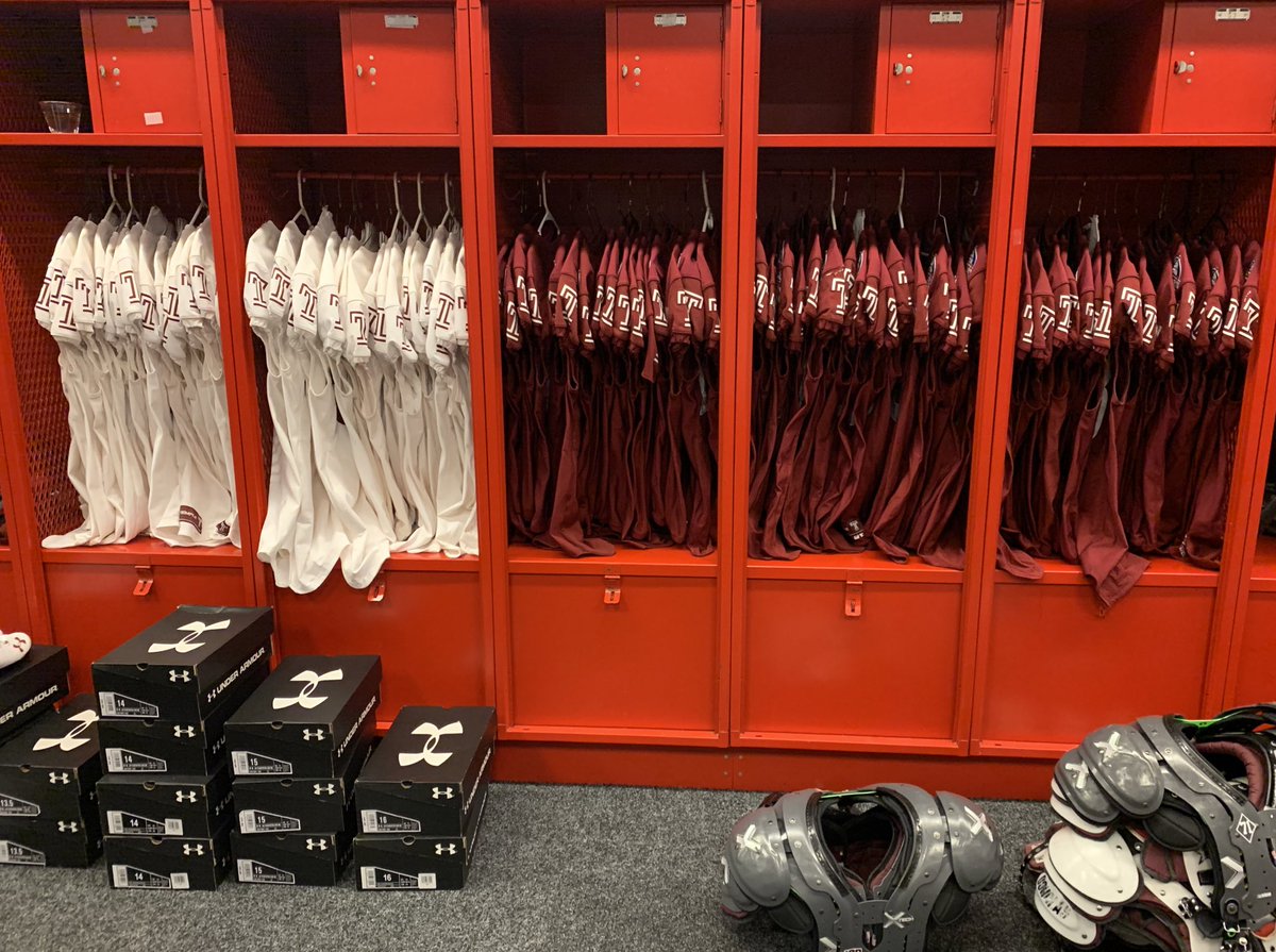 Photoshoot ready! 👀 Excited to have some #21FIVE ballers on campus today! #TempleTUFF