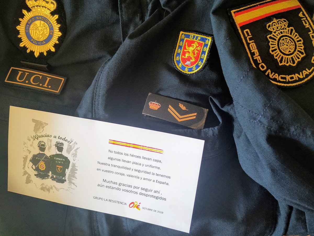 Operador_UIP's tweet photo. En agradecimiento a los Catalanes que nos dejaron estás tarjetas en la recepción del hotel... No hay palabras. https://t.co/o2NsB4X4JP