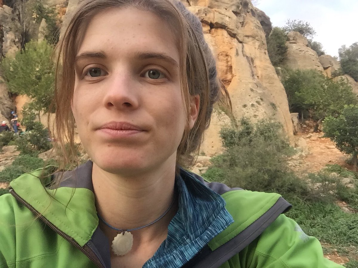 meganbates99's tweet photo. Rigging sunny Spanish abseils, 60m cave abs and some terrifying hanging belays. We love it #mountaineering #womenoutdoors #SPAtraining https://t.co/R7JqNexBkn