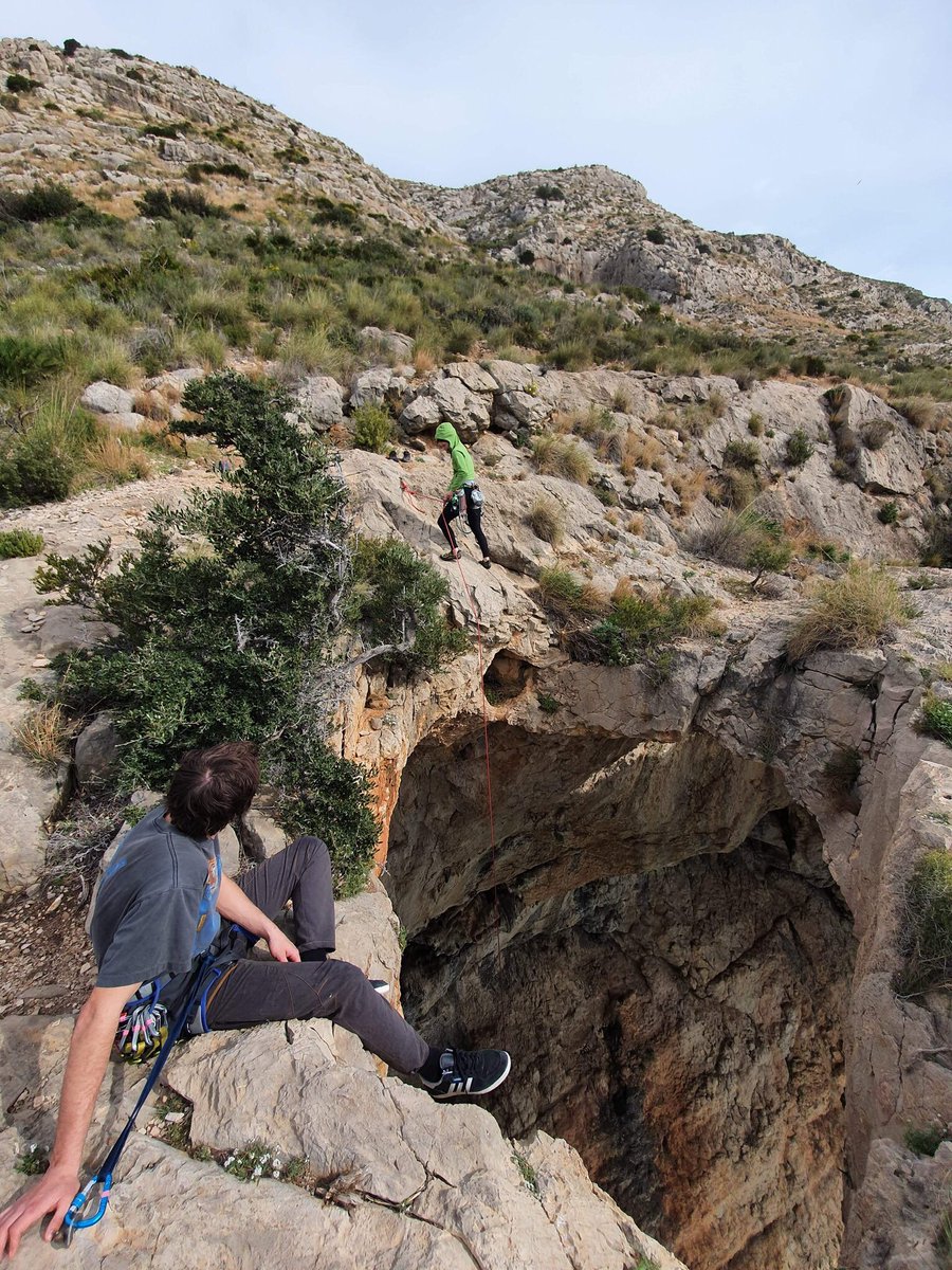 meganbates99's tweet photo. Rigging sunny Spanish abseils, 60m cave abs and some terrifying hanging belays. We love it #mountaineering #womenoutdoors #SPAtraining https://t.co/R7JqNexBkn