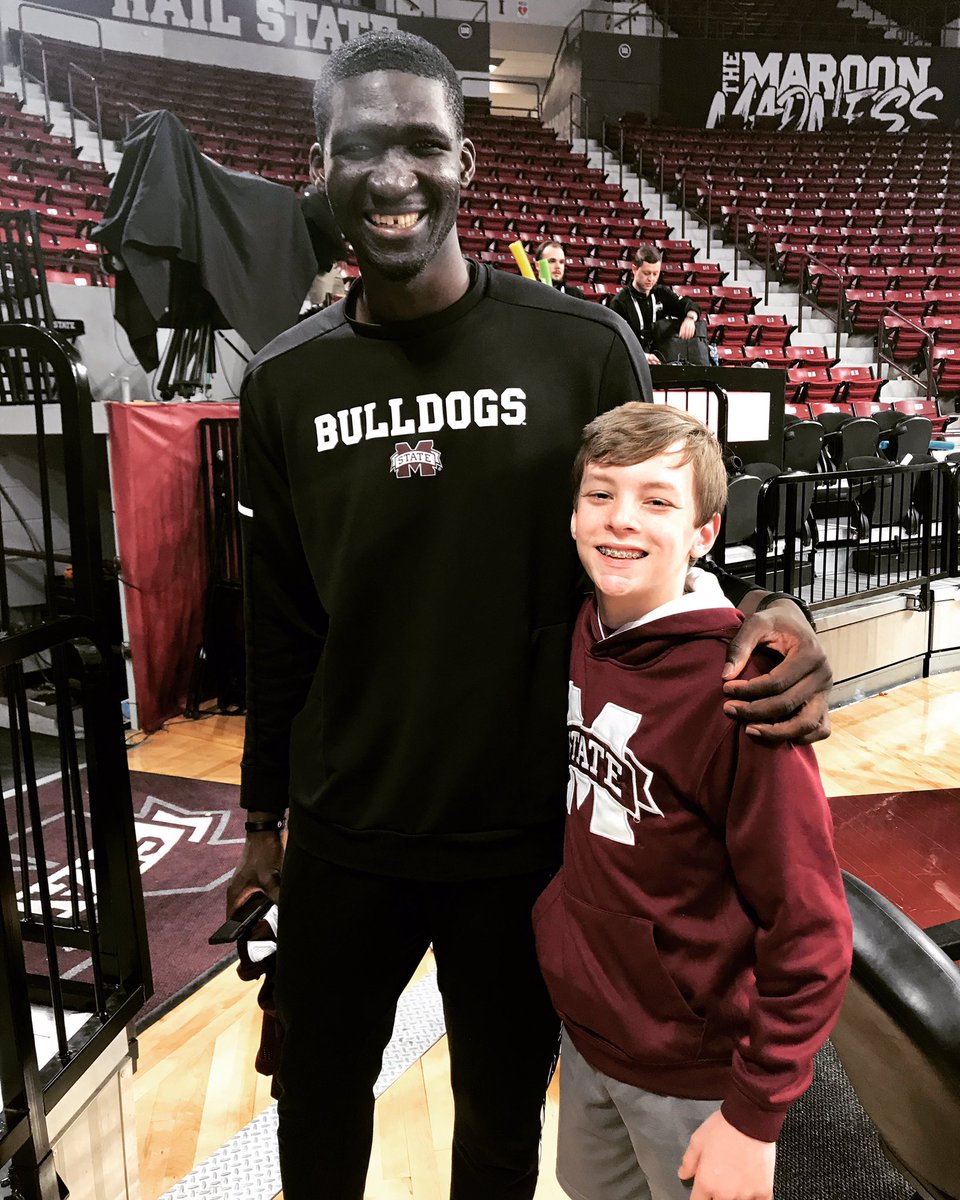 AmyTate01's tweet photo. This ball boy enjoyed watching the Bulldogs put it on Tennessee #TENNvsMSST https://t.co/lw2Lgt5FmI